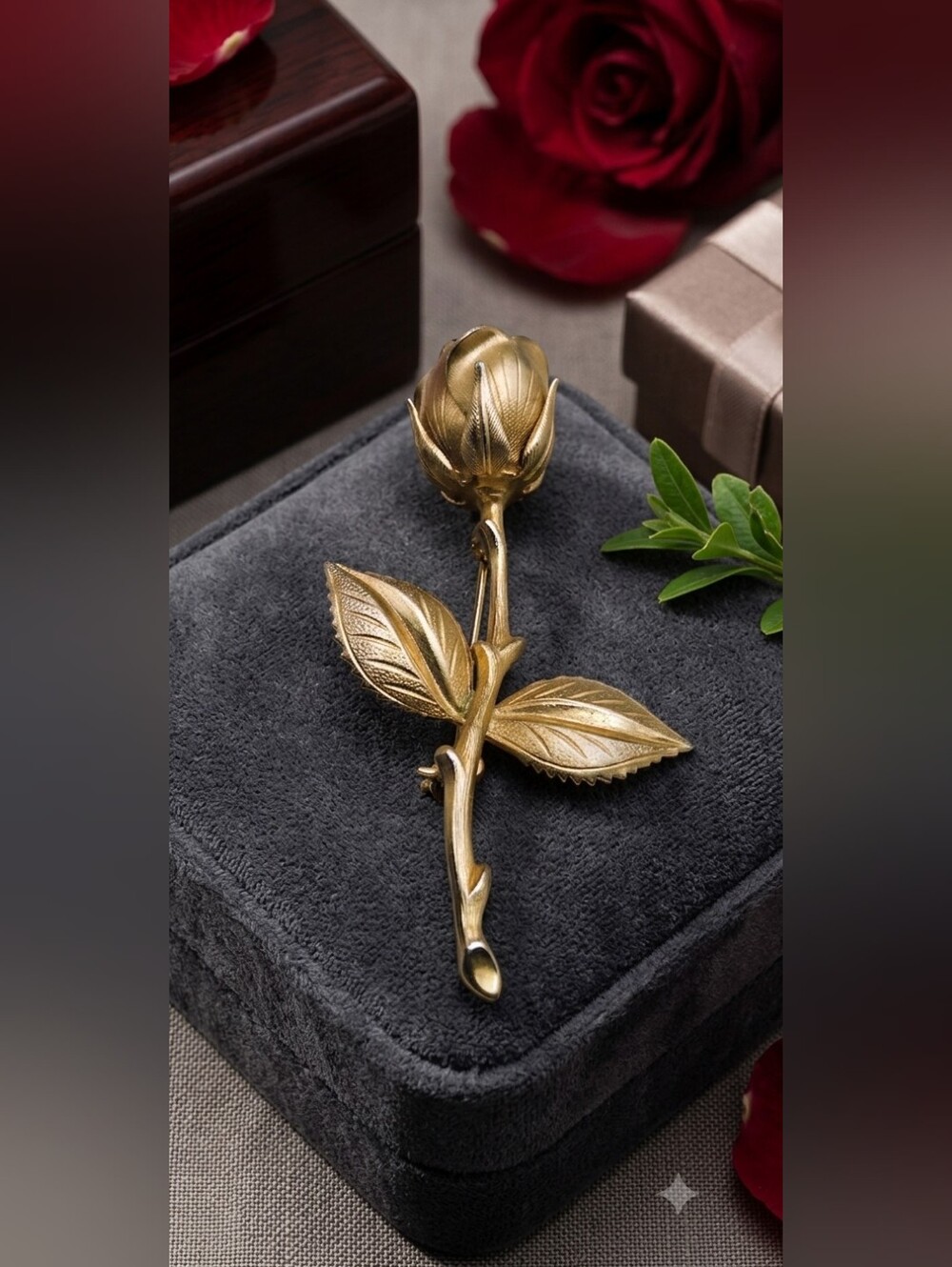 Vintage Gold Rosebud Brooch Pin - Picture 2 of 13